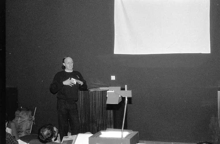 Casper ter Kuile presenting 'Astroprograms for Meteor Observers' (credit Péter Spányi).