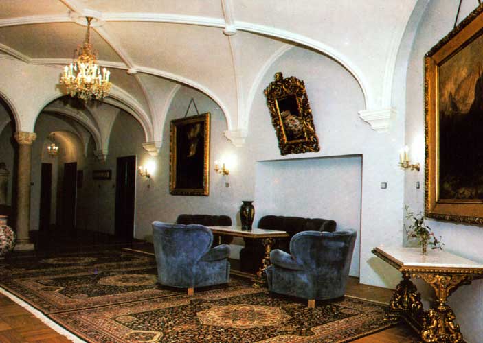 The luxeous interior of the 1992 IMC host (credit unknown photographer).