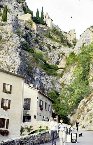 André Knöfel and Jürgen Rendtel during the excursion in Moustiers-St.-Marie (credit Axel Haas).