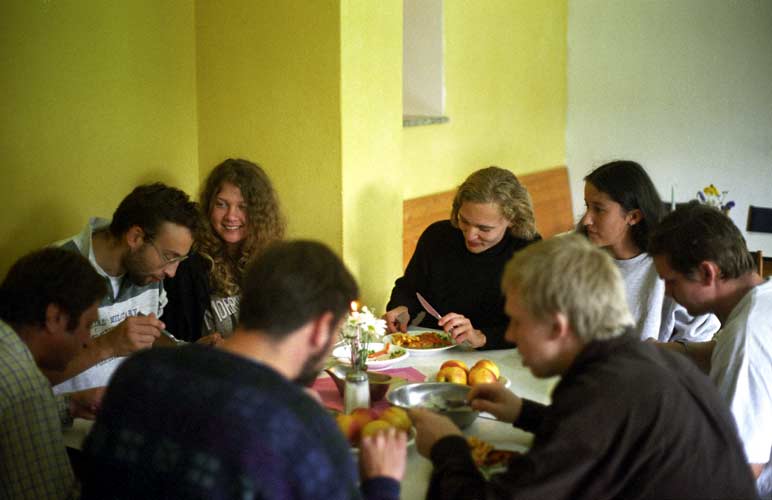 At lunch from l.to r. Peter Zimnikoval, Jože Prudič, Janja Plazar, Ulrich Sperberg, Mare Igličar, Mirko Nitschke, Dragana Okolić and Miroslav Znasik (credit Gisela De Smedt).