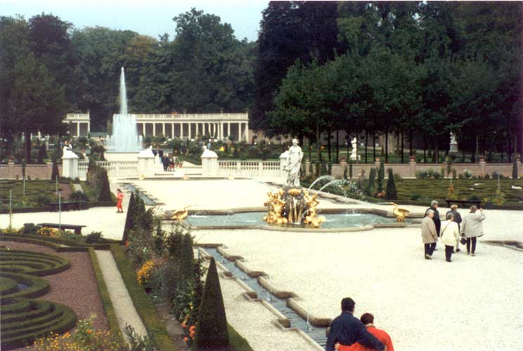 The garden is inspired on the famous castles of Versailles (credit Casper ter Kuile).