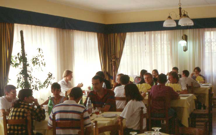 Diner at the 1999 IMC (credit Roberto Gorelli).