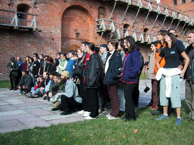 During the excursion, a group photo at the Copernicus monument (credit Casper ter Kuile).