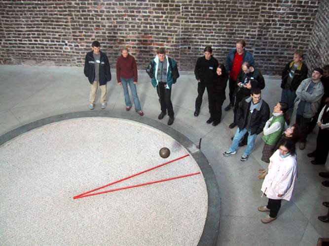 During the excursion, the pendule of Foucault (credit Casper ter Kuile).