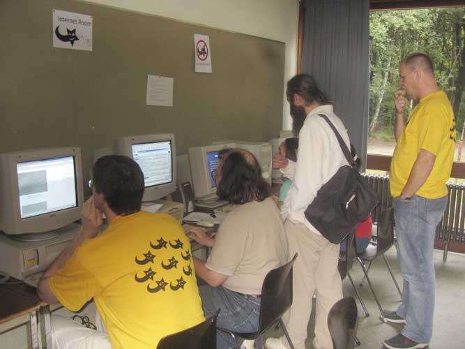 IMC participants in the Internet room (credit Casper ter Kuile).