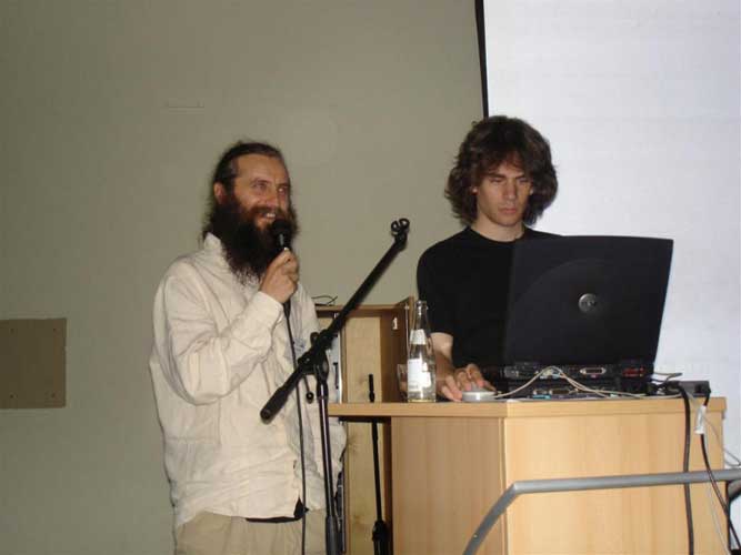 Valentin Grigore presenting 'Perseids 2005 results in Romania' (credit Jean-Marc Wislez).