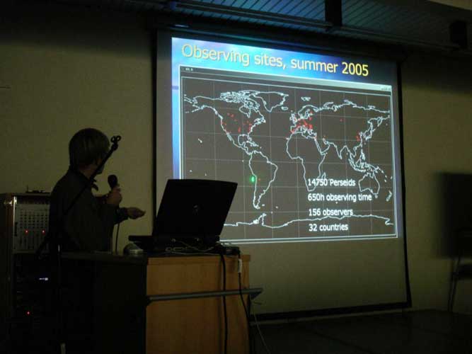 Rainer Arlt presenting 'The Perseids 2005' (credit Jos Nijland).