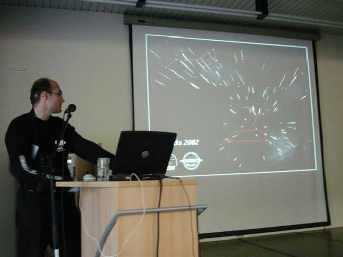 Mariusz Wisniewski presenting 'Polish automated video observations' (credit Jos Nijland).
