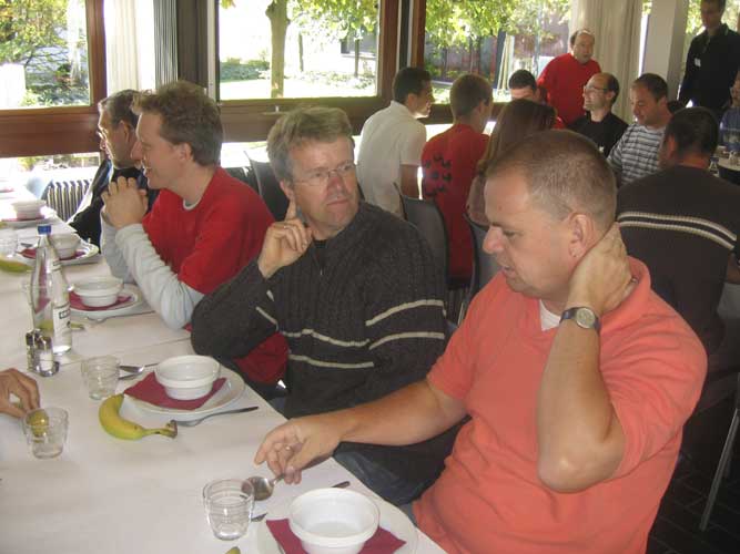 Dinner time, in front Arnold Tukkers and Koen Miskotte (credit Casper ter Kuile).