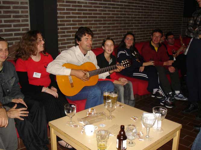 An Bulcke, Nassia Smeets, Valentin Velkov (guitar), Desislava Zhivkova, Adriana Nicolae and Paul Roggemans (credit Jos Nijland).