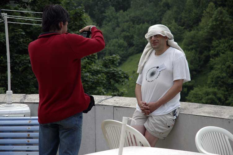 Istvan Tepliczky being photographed by Peter Gyenizse (credit Jean-Marc Wislez).