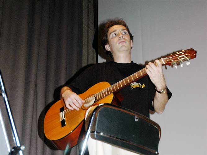 Jérémie Vaubaillon brings the popular IMC 2005 song (credit Jean-Marc Wislez).