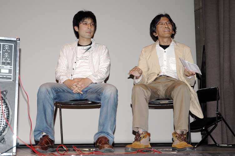 Kazuya Noguchi and Masa-yuki Yamamoto reading Haiku's in Japanese and then in English (credit Jean-Marc Wislez).