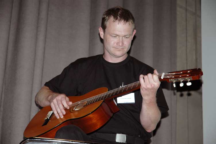 Stanislav Kaniansky playing the guitar (credit Jean-Marc Wislez).