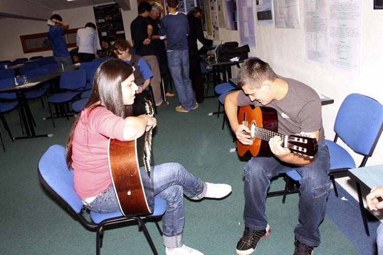 After the astro show, Plamena Alexandrova and Bogdan Cristian Călin tried the guitars (credit Bogdan Cristian Călin).