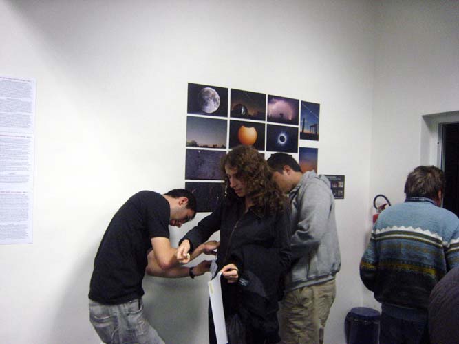 Alex Conu, Cristina Tinta-Vass and Curtasu Mihai carefully removing the posters with the excellent astro photographs (credit Casper ter Kuile).