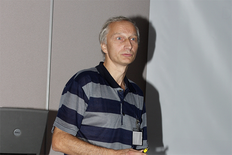 Leonard Kornos with the lecture 'Meteor data analyses from some new European video networks' (credit Bernd Brinkmann).