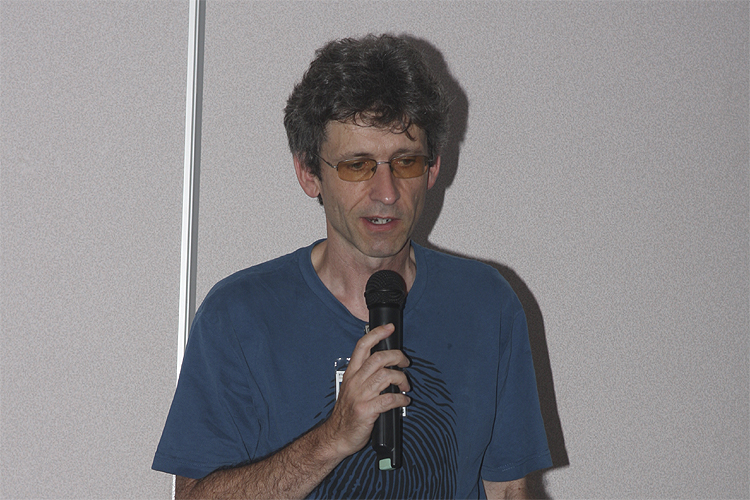 Jiří Borovička with his lecture 'Spectroscopy and fragmentation analysis of selected 2011 Draconids' (credit Bernd Brinkmann).