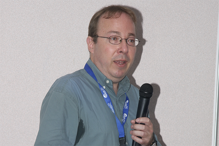 Thomas Weiland with the lecture (together with Felix Bettonvil): 'The 2011 Eta-Aquariids observation campaign from La Palma' (credit Bernd Brinkmann).