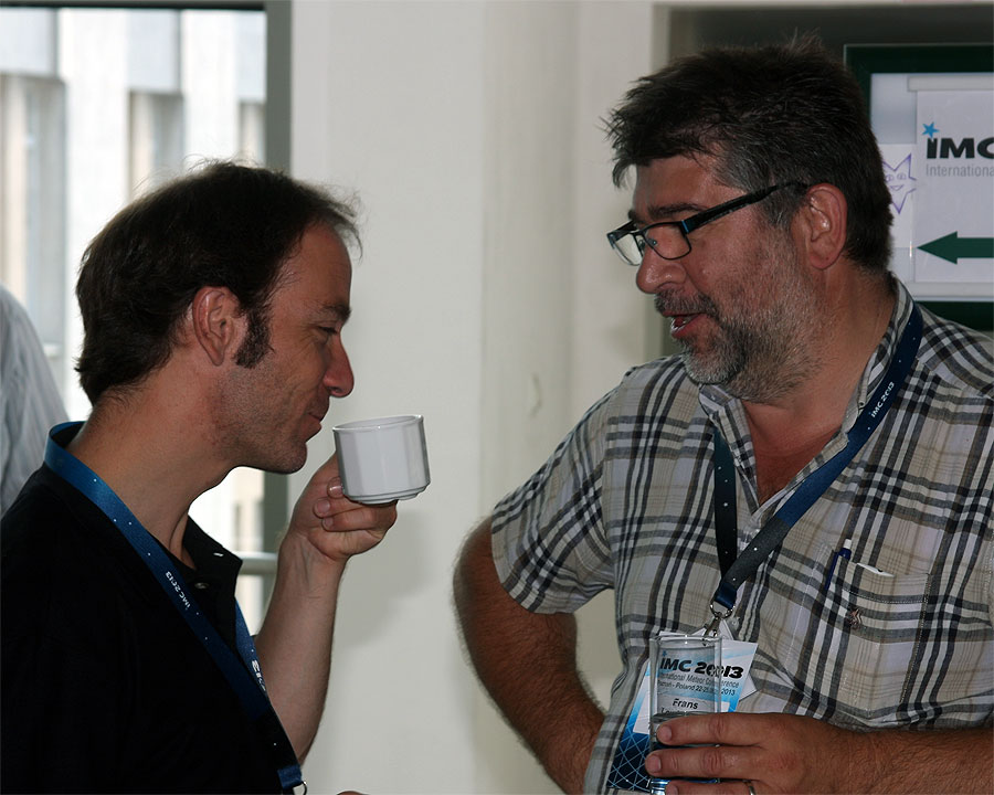 Coffee break Friday afternoon Cis Verbeeck talking to Frans Lowiessen (credit Bernd Klemt).