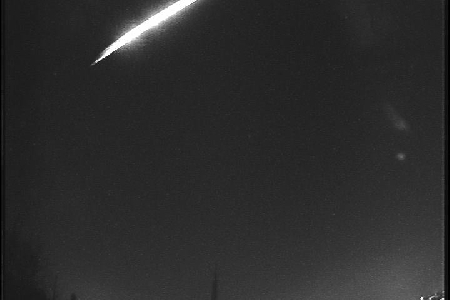 A meteor similar to the moon uploaded by Kun Zhou