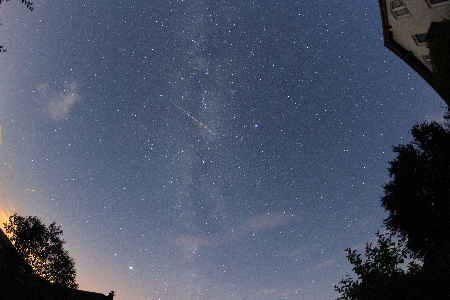 Sporadic meteor in Cygnus uploaded by Axel Trettin
