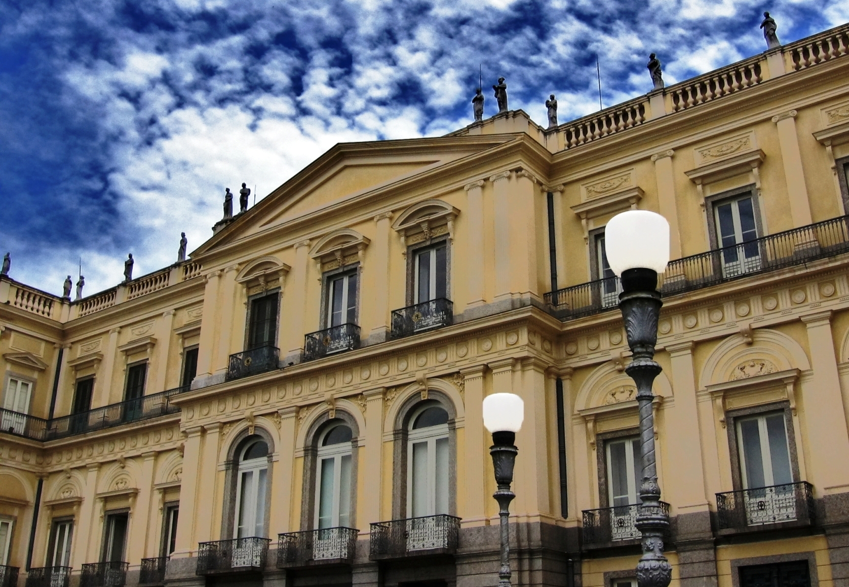 The National Brazilian Museum in 2004, before it went under fire. Credit: Paulo R C M Jr.