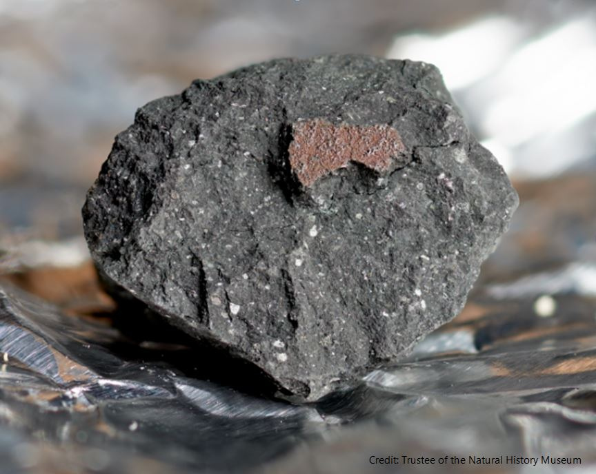 What should be called "Winchcombe" meteorite fast proved to be a carbonaceous chondrite, a very rare interplantery rock comparable to Ryugu samples returned thanks to Hayabusa 2 mission. Credit: Trustees of the Natural History Museum