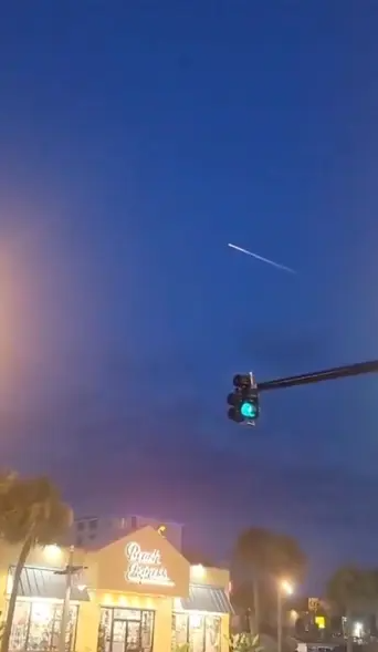 Figure 2- Fireball photographed from Texas. Twitter/@DanVitorPH