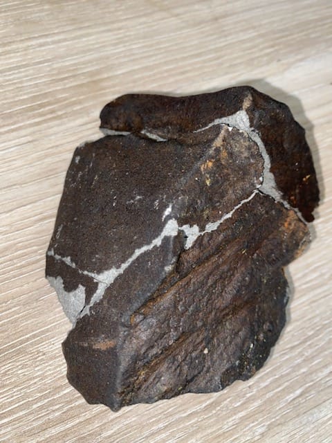 Figure 1- Reconstituted broken meteorite: the interplanetary object was broken while falling on a table corner. Credit: Fripon/Vigie-Ciel